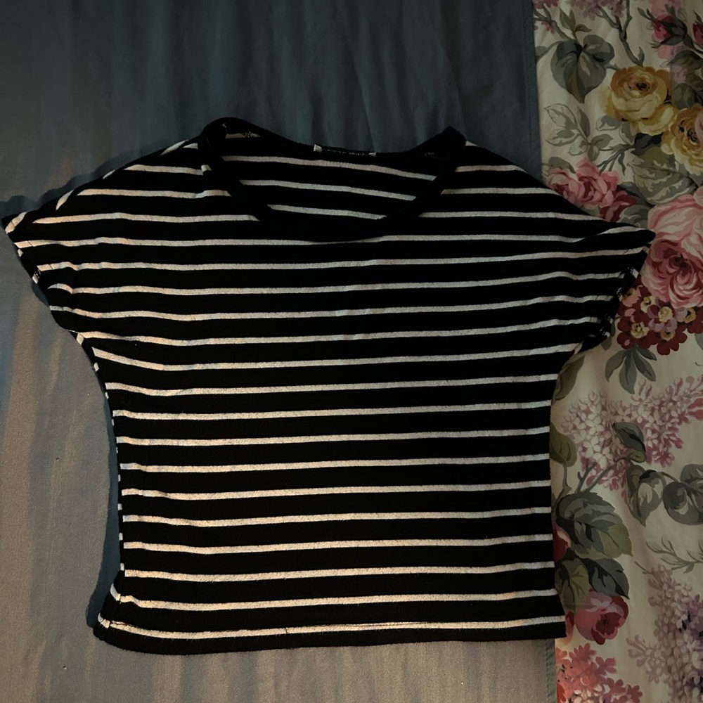 ZARA BLACK AND WHITE CROP TOP SIZE SMALL USED